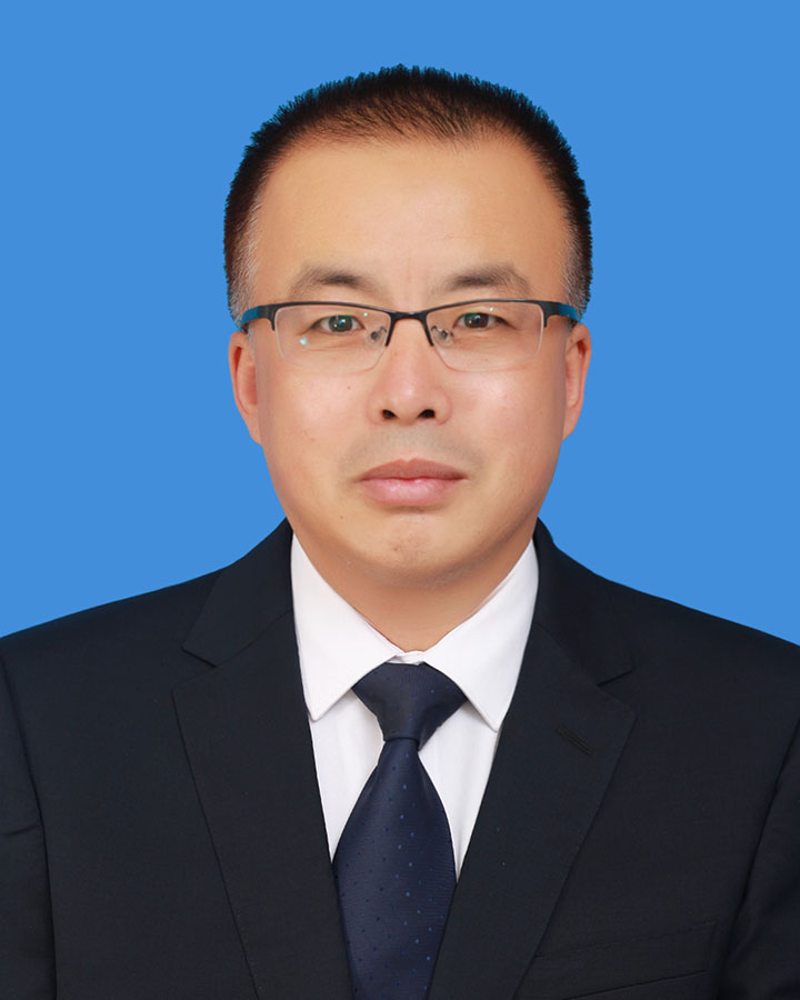 周鸿蓝底.jpg